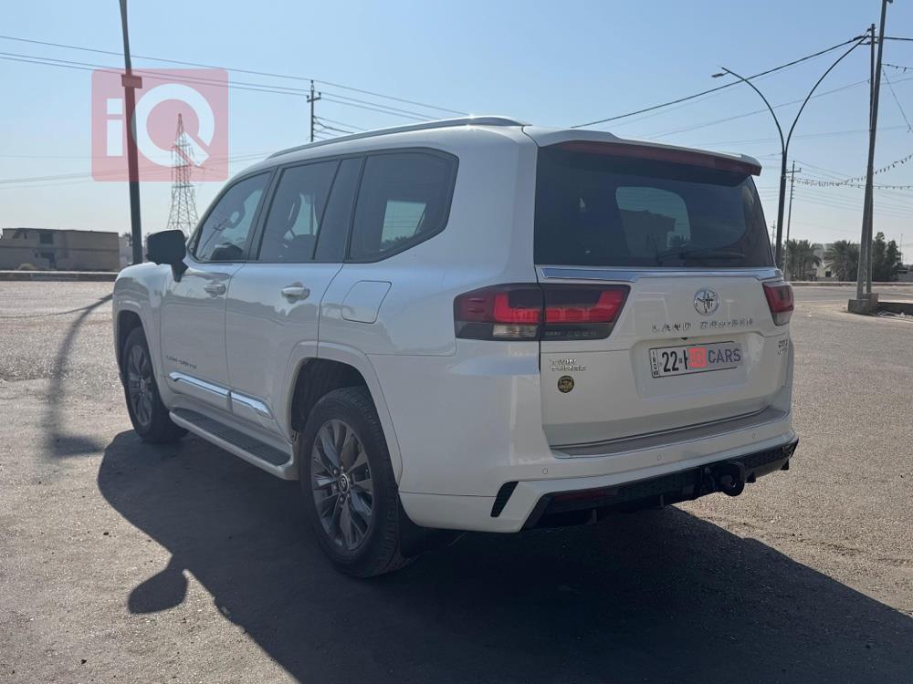 تۆیۆتا لاند کروزەر